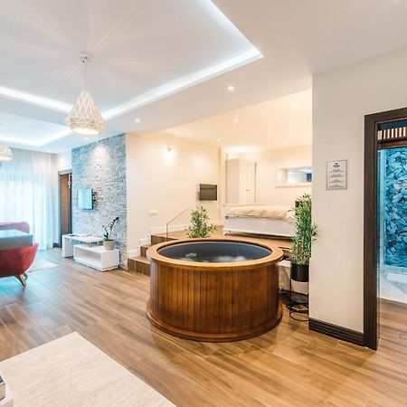 Padam Hotel & Spa 울친 외부 사진