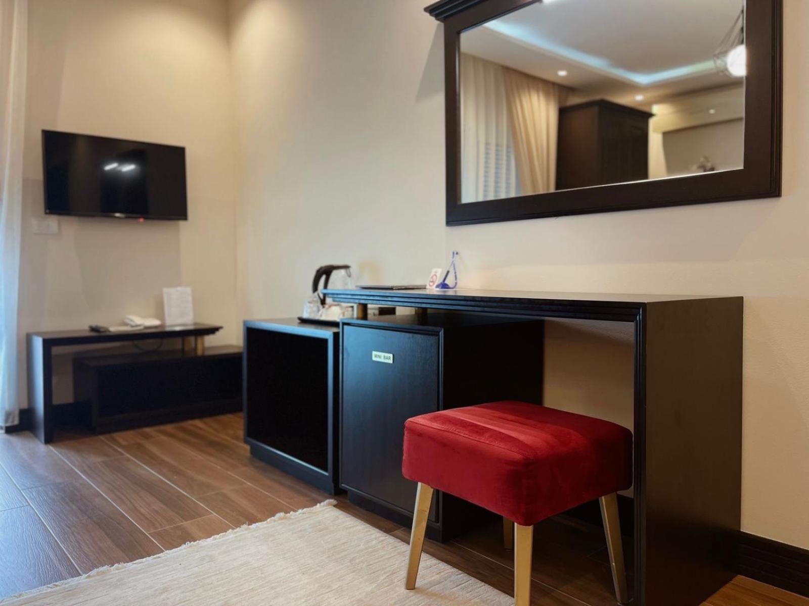Padam Hotel & Spa 울친 외부 사진