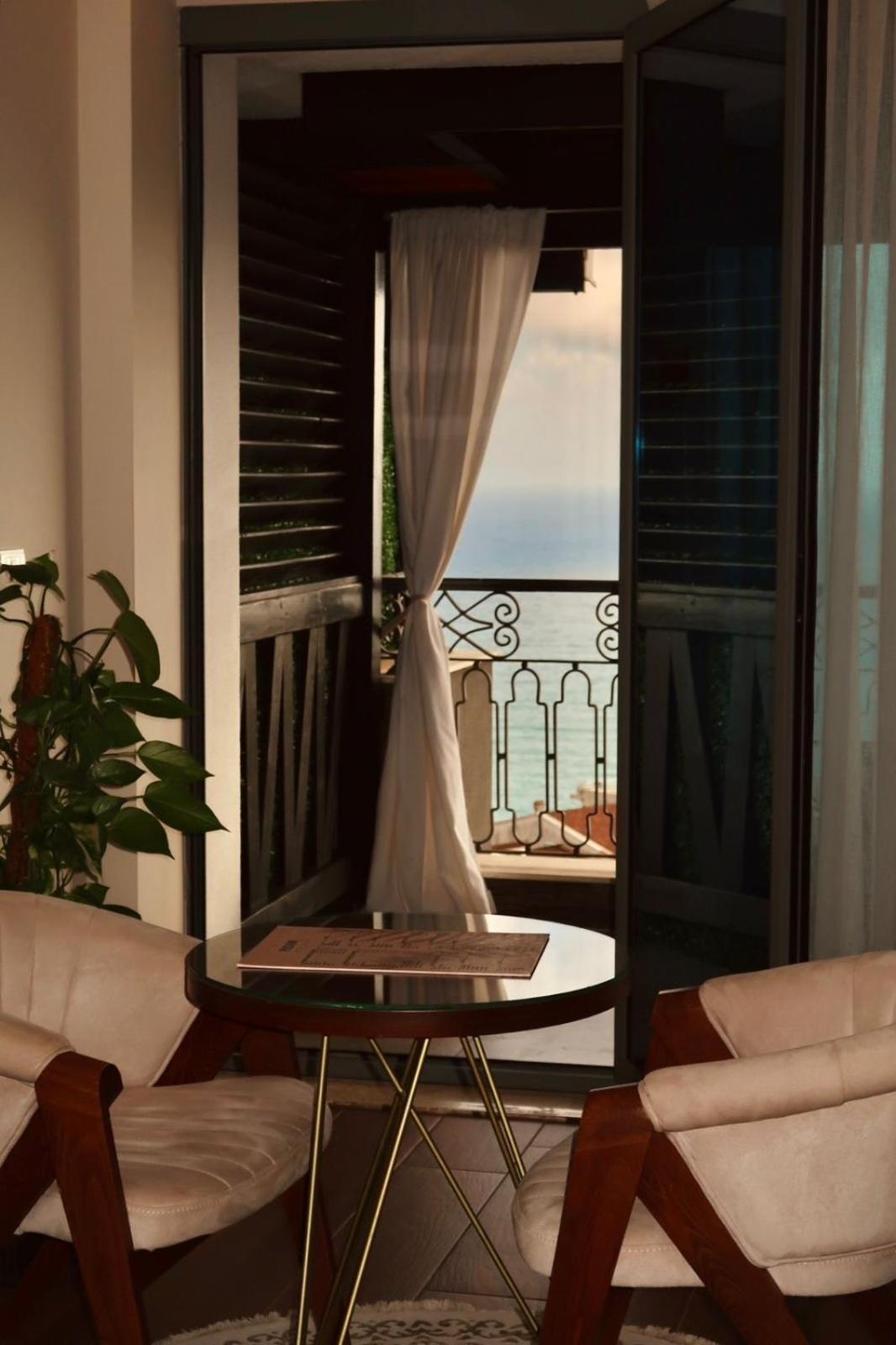 Padam Hotel & Spa 울친 외부 사진